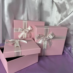 Коробка для подарунка однотон з бантом