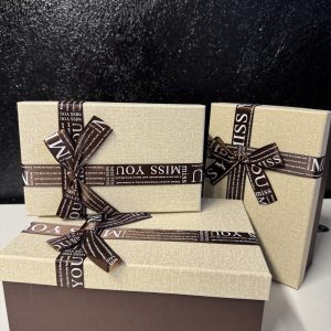 Коробка для подарунка бежево коричнева